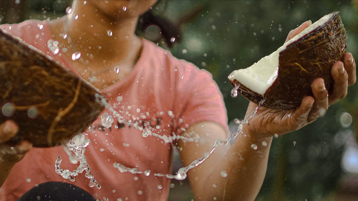 എടുത്താല്‍ പൊങ്ങാത്ത ഡയറ്റിന്‍റെ ആവശ്യമില്ല, തേങ്ങവെള്ളം കുടിച്ച് ശരീരഭാരം കുറയ്ക്കാം